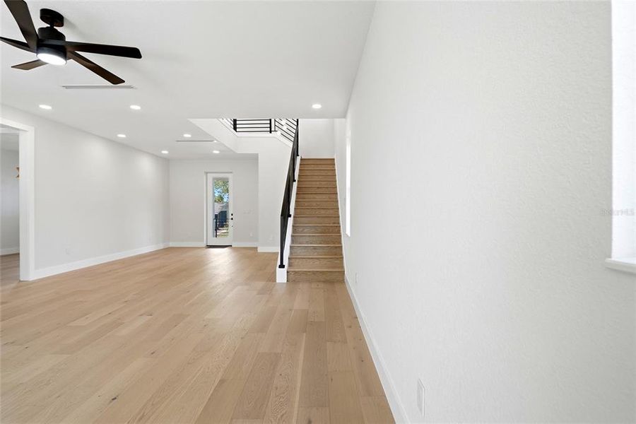Spacious, unfurnished interior of a new home in , St. Petersburg (Image 43).