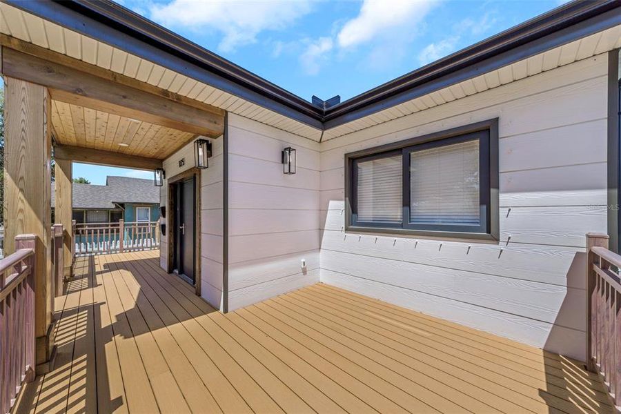 Exterior details and patio area of a home in , St. Petersburg (Image 36).