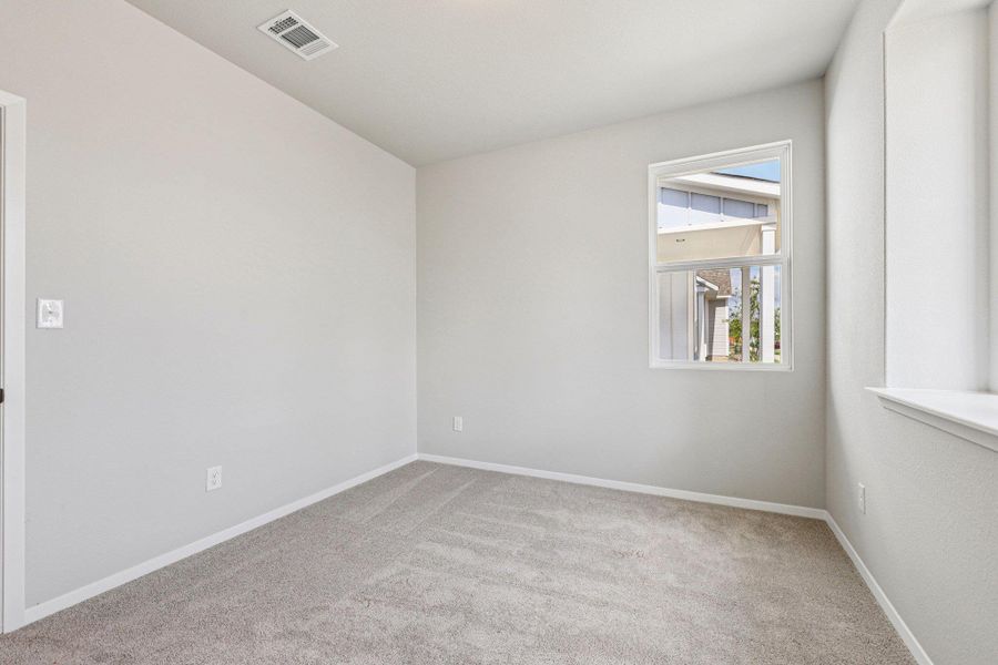 Spacious, unfurnished interior of a new home in Harvest Ridge, Elgin (Image 12).