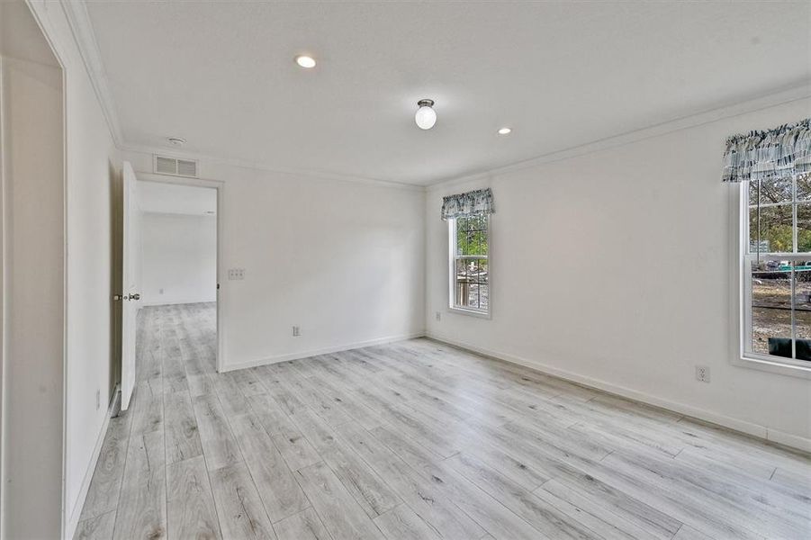 Spacious, unfurnished interior of a new home in , North Fort Myers (Image 34).