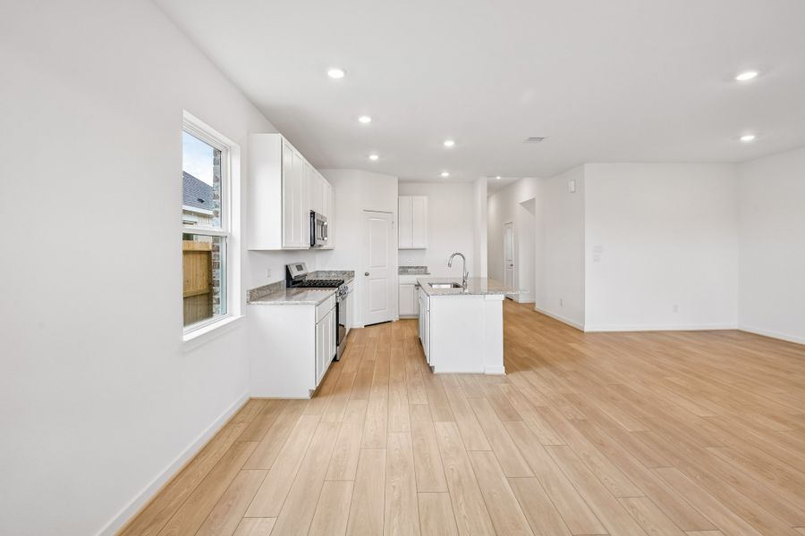 Furnished interior view inside a new home in Raburn Reserve 50s, Tomball (Image 10).