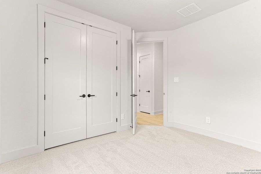 Spacious, unfurnished interior of a new home in Esperanza - 70', Boerne (Image 37).