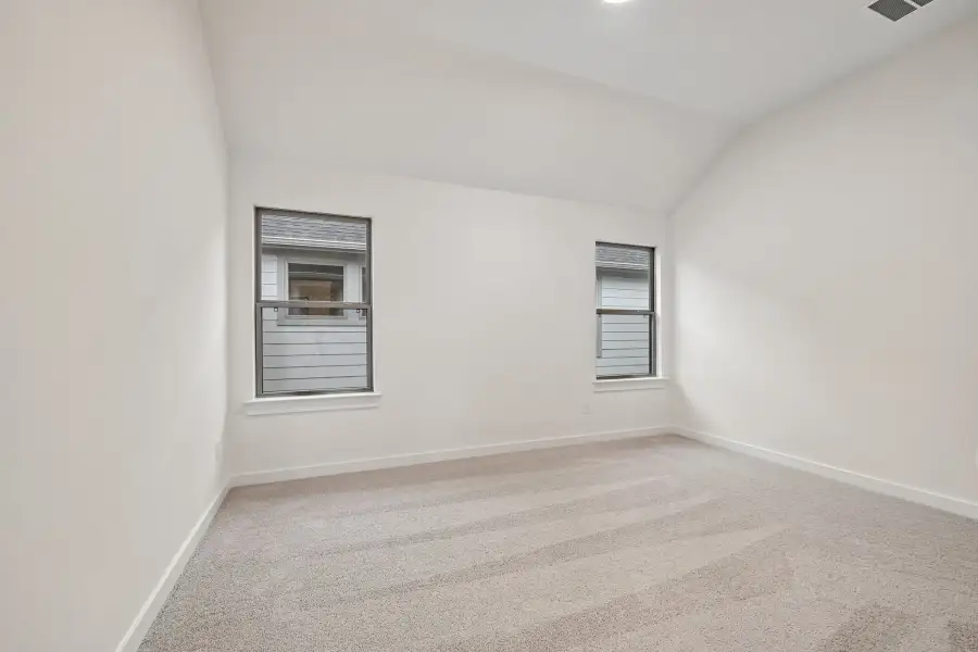 Spacious, unfurnished interior of a new home in Riviera Pines, Huffman (Image 25).