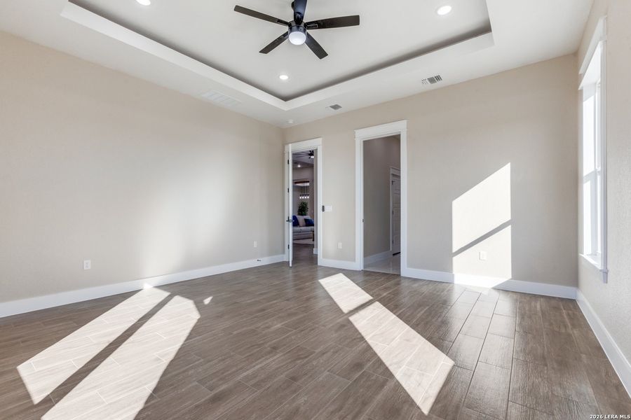 Spacious, unfurnished interior of a new home in , La Vernia (Image 25). Spacious, unfurnished interior of a new home in , La Vernia (Image 25).