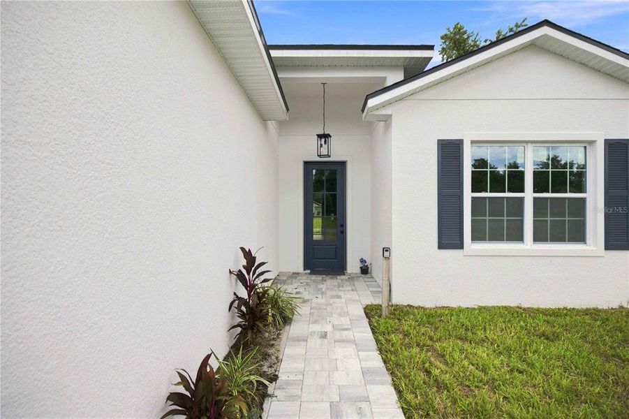 Exterior details and patio area of a home in , Beverly Hills (Image 3).