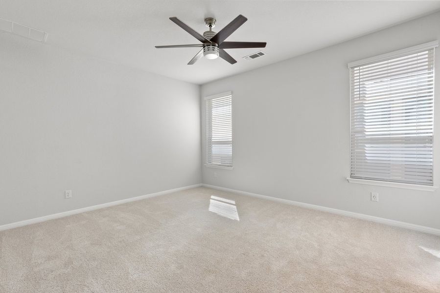 Spacious, unfurnished interior of a new home in Crosswinds, Kyle (Image 17).