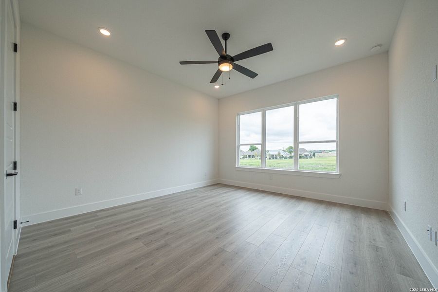 Spacious, unfurnished interior of a new home in , Kerrville (Image 24).