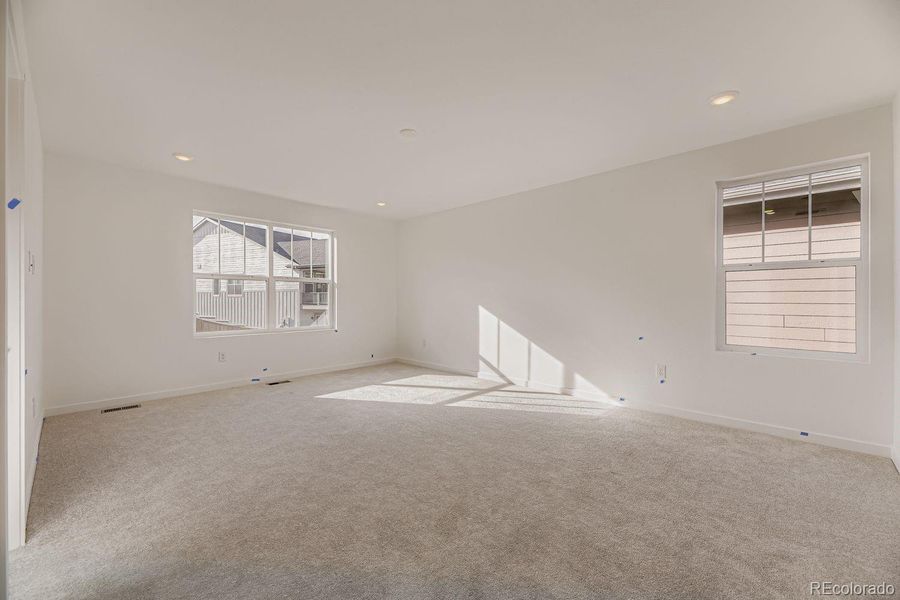 Spacious, unfurnished interior of a new home in Ken-Caryl Ranch: The Pioneer Collection, Littleton (Image 9).