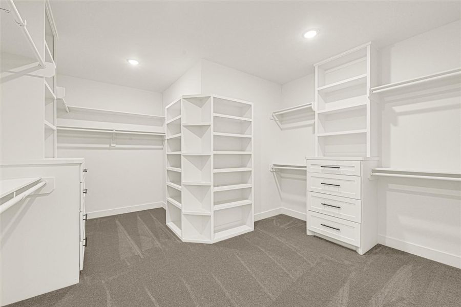 Spacious, unfurnished interior of a new home in , Rosharon (Image 33).
