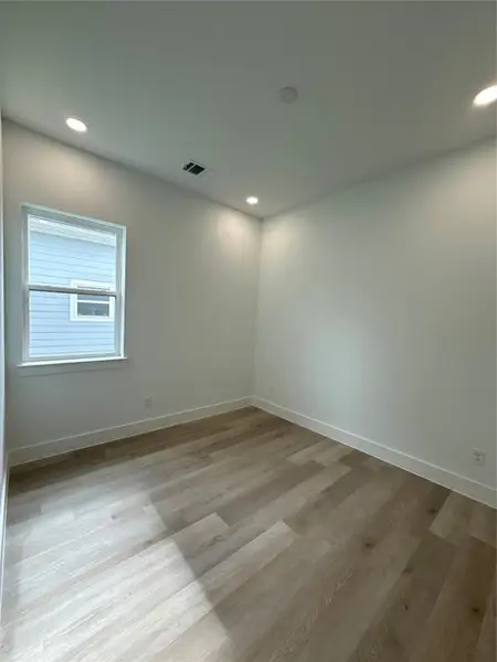 Spacious, unfurnished interior of a new home in , Houston (Image 10).