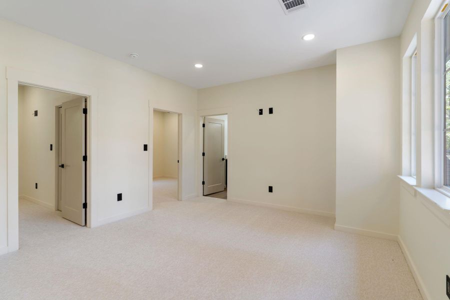 Spacious, unfurnished interior of a new home in , Livingston (Image 20).