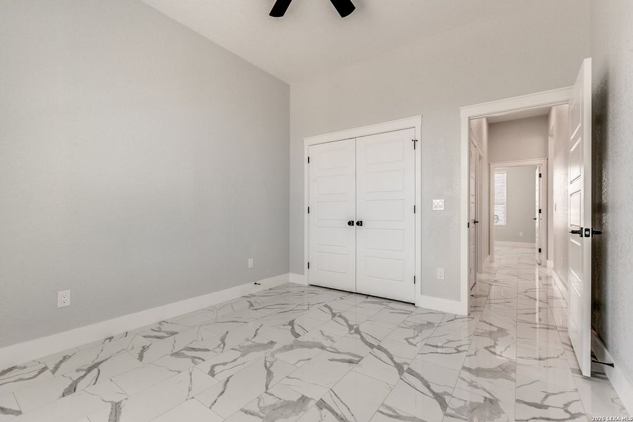 Spacious, unfurnished interior of a new home in , Atascosa (Image 22).