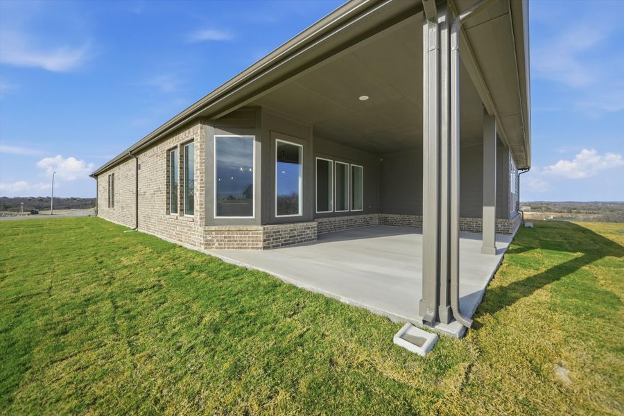 Exterior details and patio area of a home in Eagle Ridge Estates, Weatherford (Image 26).