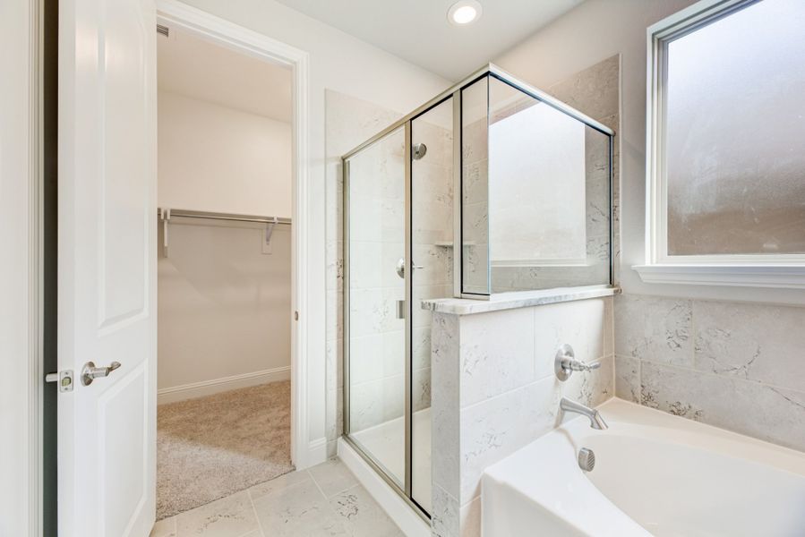 Representative furnished interior of a home built from the Nueces by UnionMain Homes in Lake Breeze, Lavon (Image 8).