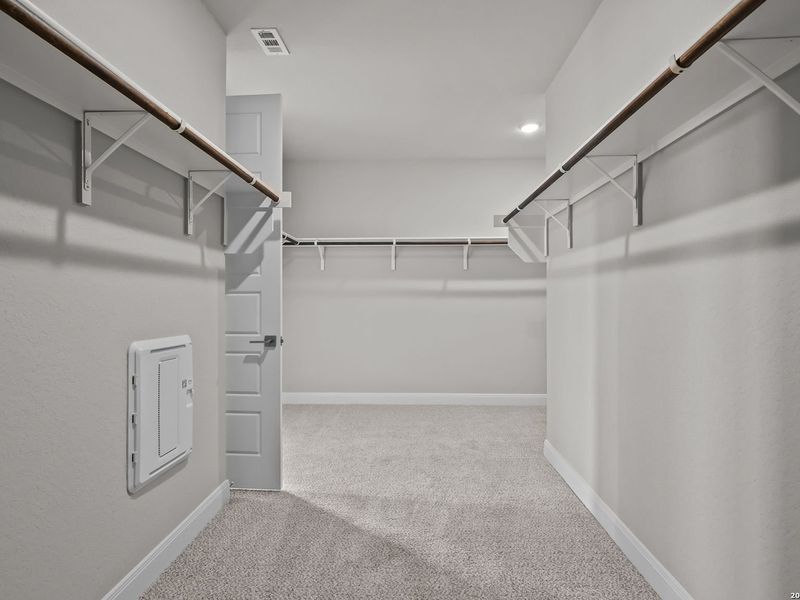 Spacious, unfurnished interior of a new home in Ladera, San Antonio (Image 24).