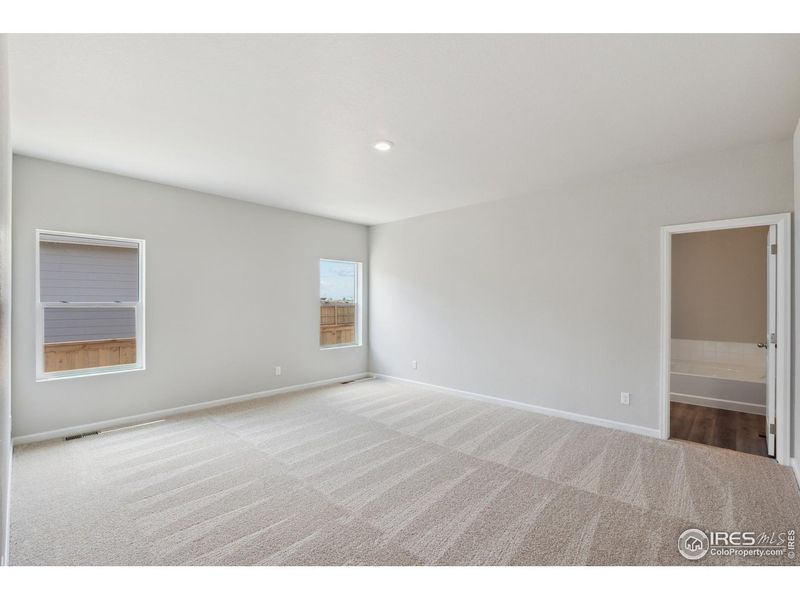 Spacious, unfurnished interior of a new home in , Severance (Image 16).