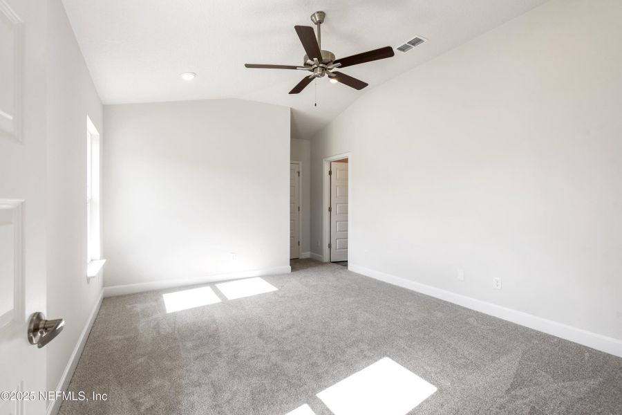 Spacious, unfurnished interior of a new home in Summerglen, Jacksonville (Image 39).