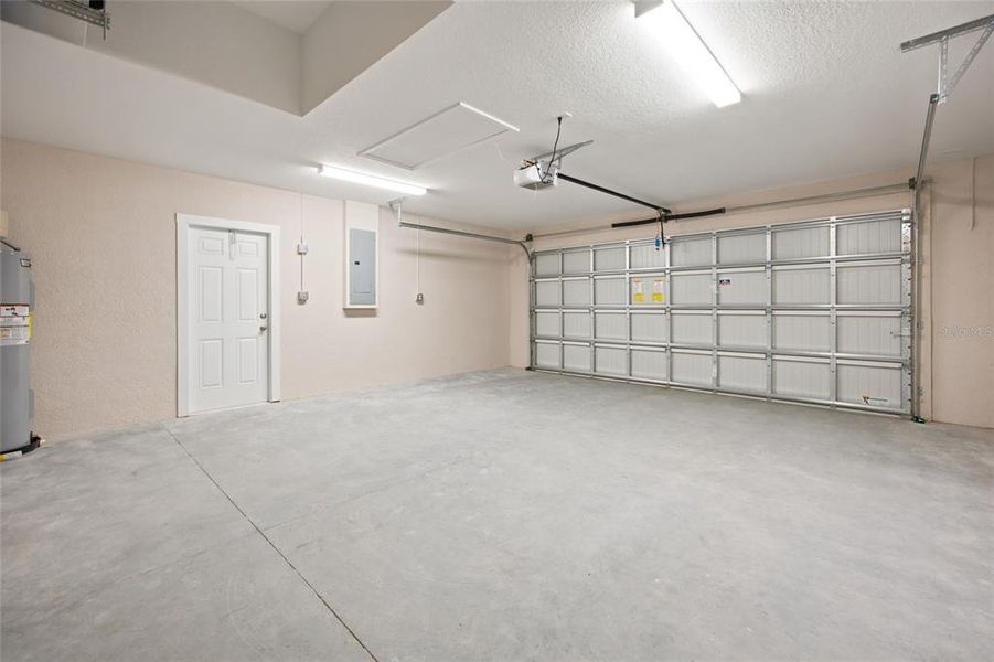 Spacious, unfurnished interior of a new home in , Citrus Springs (Image 22).