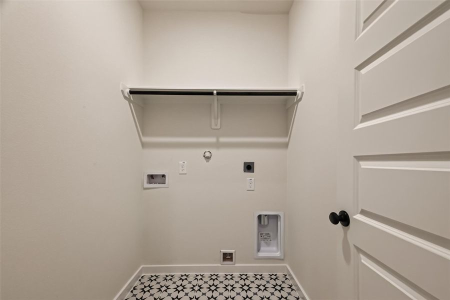 Spacious, unfurnished interior of a new home in Foxtail Palms, Manvel (Image 18). Spacious, unfurnished interior of a new home in Foxtail Palms, Manvel (Image 18).