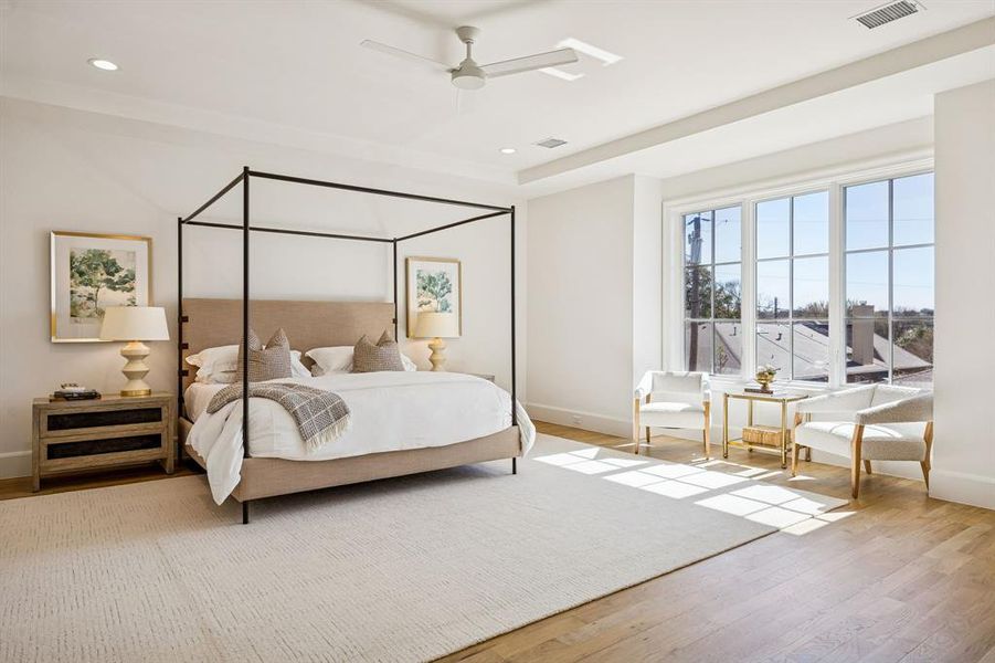 Furnished interior view inside a new home in , Dallas (Image 13).