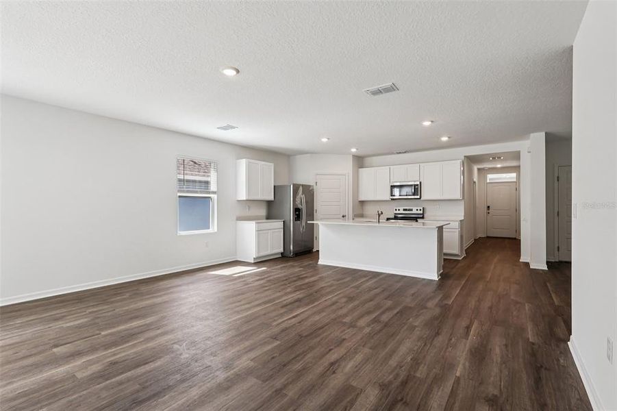 Spacious, unfurnished interior of a new home in Hamilton Bluff, Haines City (Image 18).