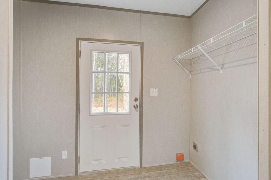 Spacious, unfurnished interior of a new home in , Walterboro (Image 25).