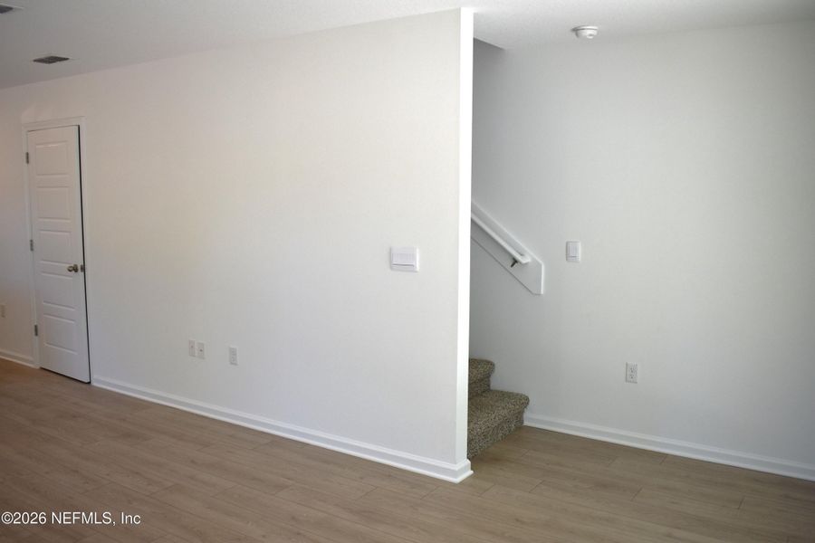Spacious, unfurnished interior of a new home in Irongate Villas, Jacksonville (Image 27).
