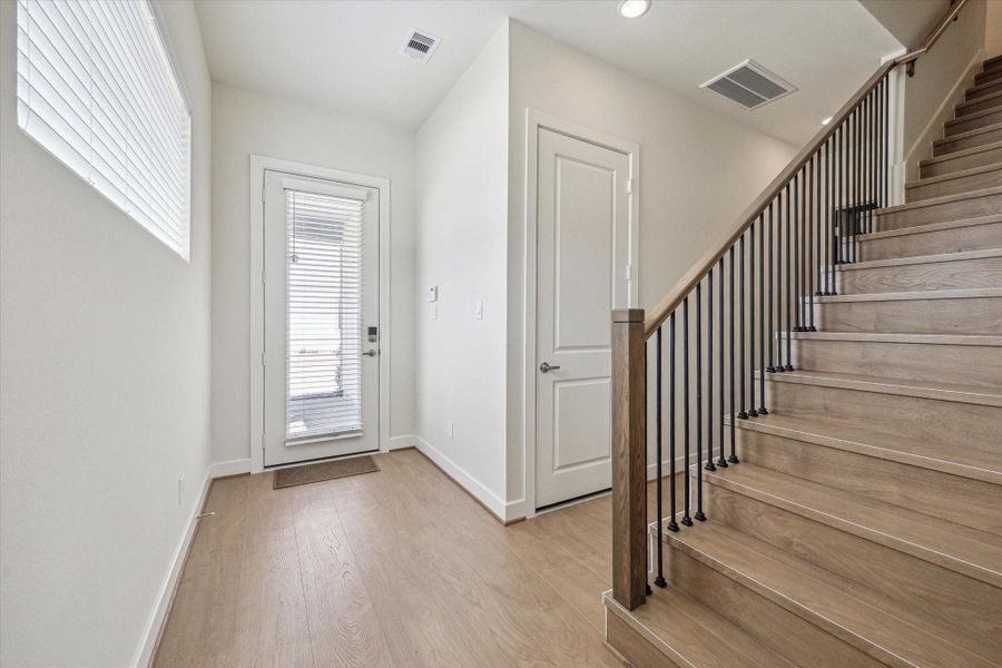 Spacious, unfurnished interior of a new home in Colonial Heights, Katy (Image 19).