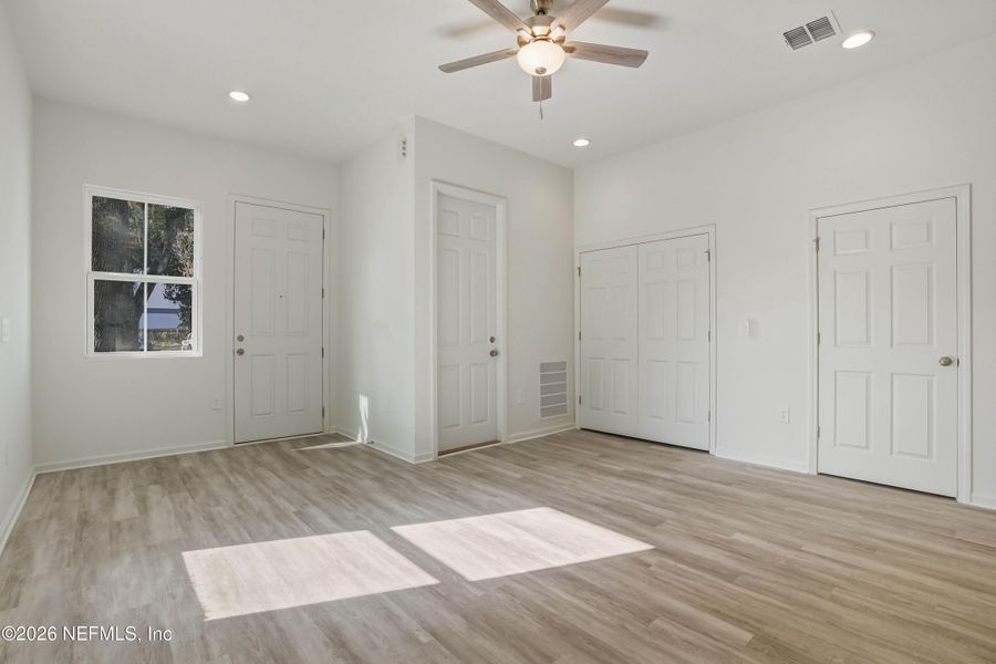 Spacious, unfurnished interior of a new home in , Jacksonville (Image 18).