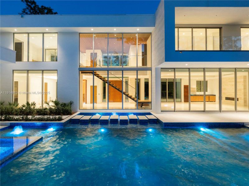 Exterior details and patio area of a home in , Pinecrest (Image 4).