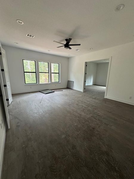 Spacious, unfurnished interior of a new home in , Humble (Image 5).