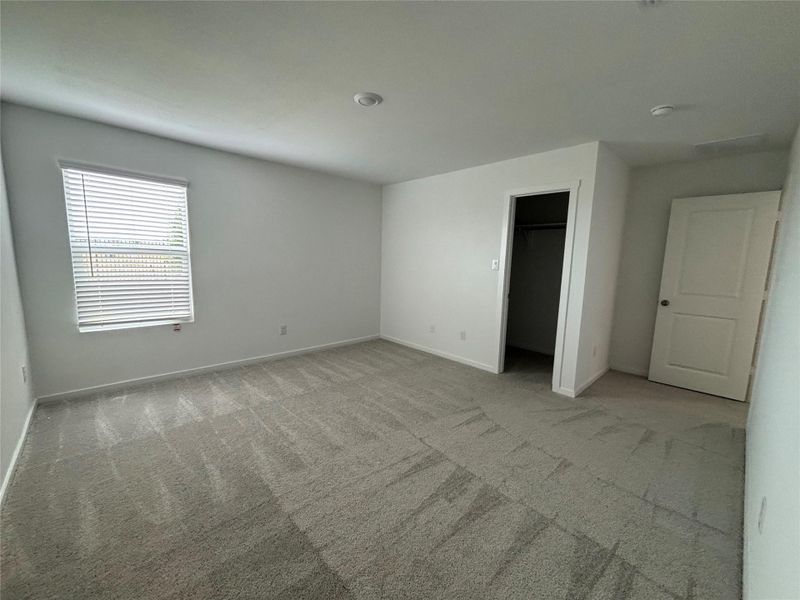 Spacious, unfurnished interior of a new home in Anniston, Katy (Image 24).