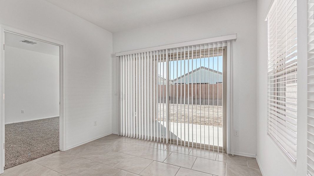 Spacious, unfurnished interior of a new home in Barnett Village, Marana (Image 24).