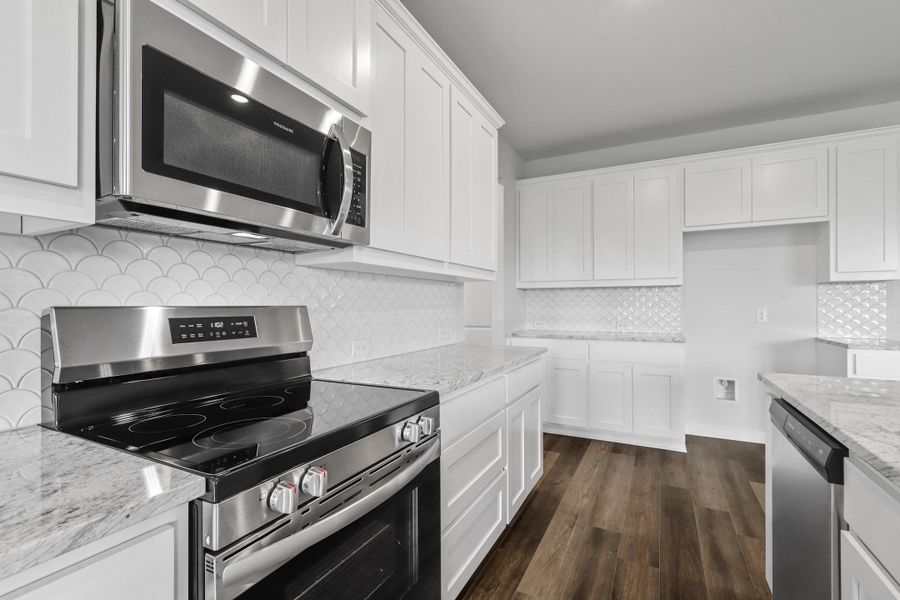 Representative furnished interior of a home built from the Garrison II by Cheldan Homes in Stoneview, Glen Rose (Image 8).