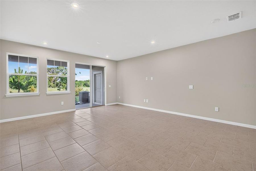 Spacious, unfurnished interior of a new home in Crosswind Ranch, Parrish (Image 19). Spacious, unfurnished interior of a new home in Crosswind Ranch, Parrish (Image 19).