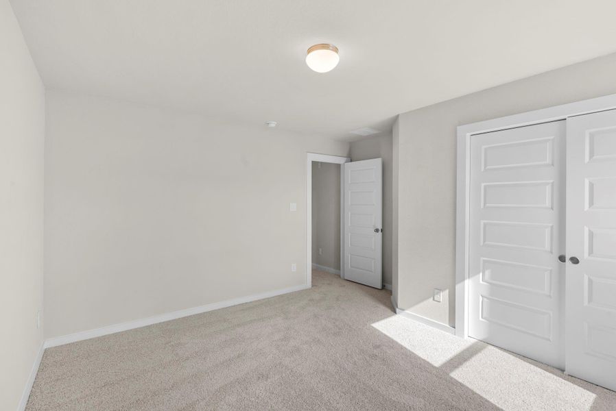 Spacious, unfurnished interior of a new home in Huntington Place, Rosharon (Image 20).