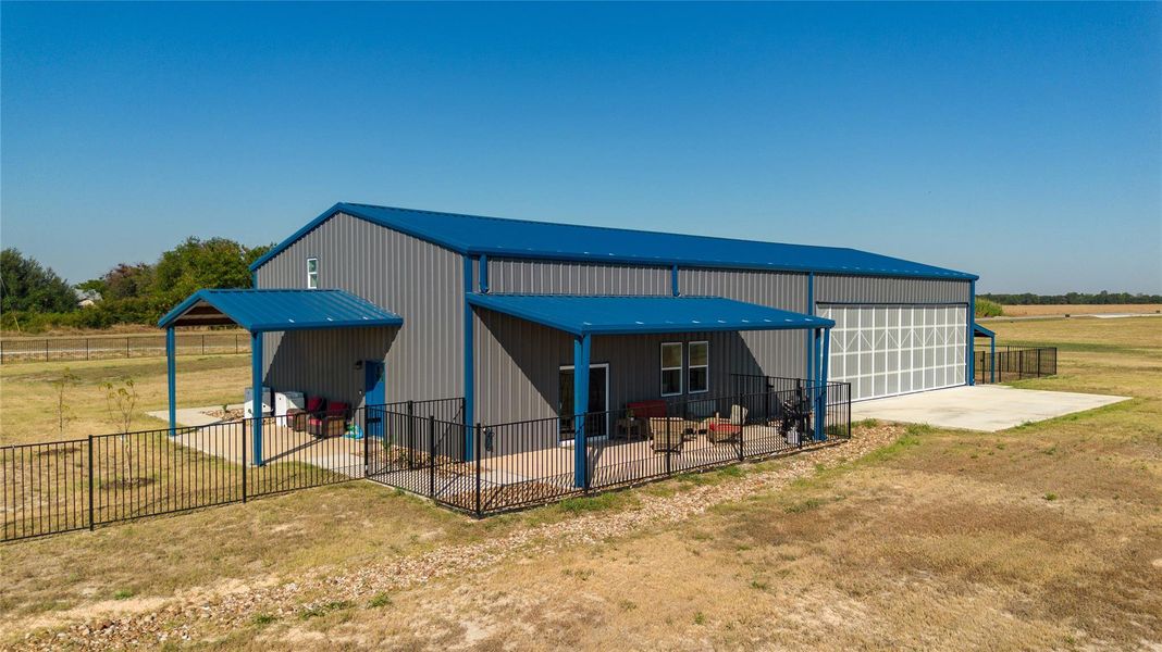 Covered back patio, perfect for grilling and entertaining! Covered back patio, perfect for grilling and entertaining!