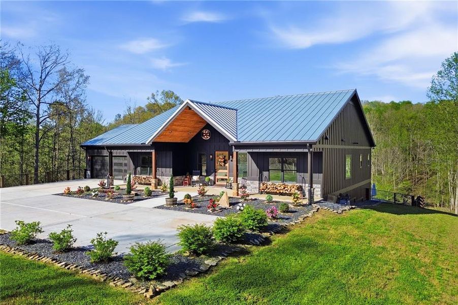 Community amenities in , Talking Rock (Image 75).