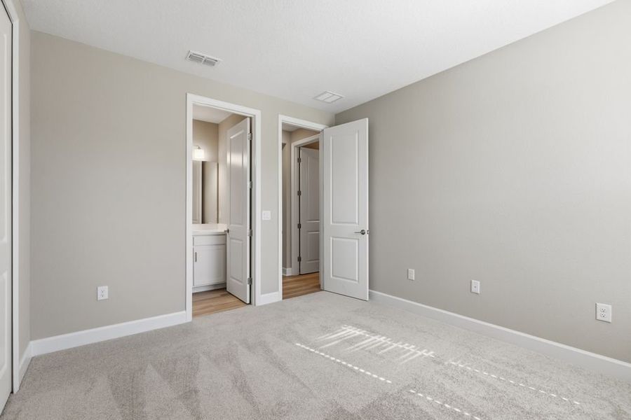 Spacious, unfurnished interior of a new home in Headwaters at Lofton Creek, Yulee (Image 16).