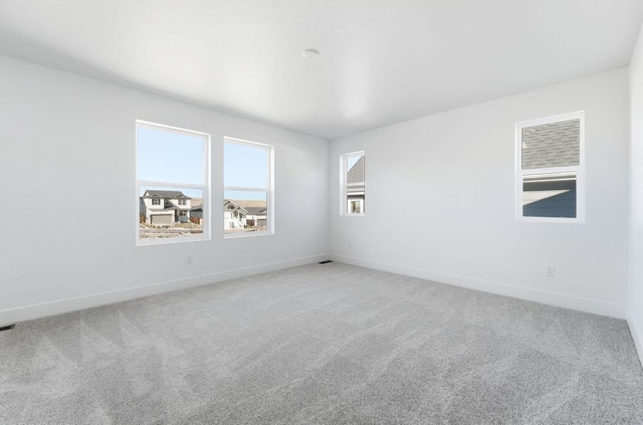 Spacious, unfurnished interior of a new home in Trailstone, Arvada (Image 15).