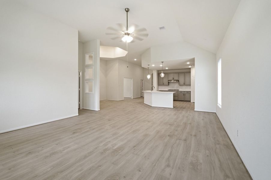 Spacious, unfurnished interior of a new home in Mulberry Farms, Santa Fe (Image 18).