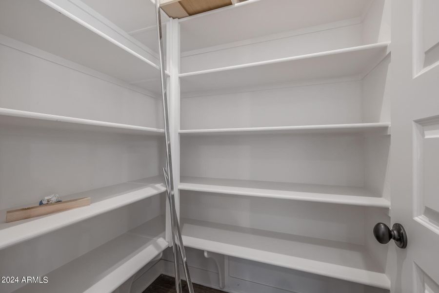 31)PANTRY