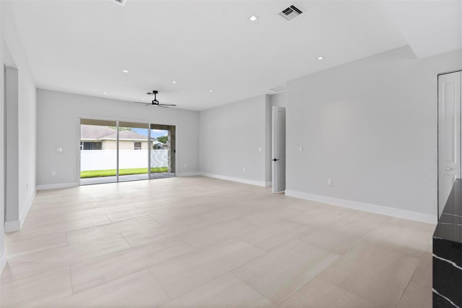 Spacious, unfurnished interior of a new home in , Port St. Lucie (Image 35).