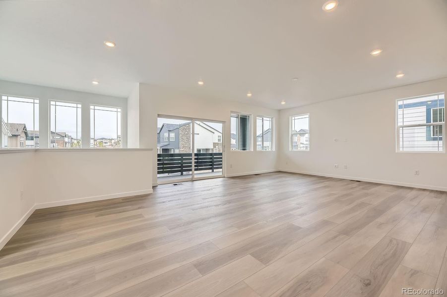 Spacious, unfurnished interior of a new home in Sterling Ranch: The Skyline Collection, Littleton (Image 16).