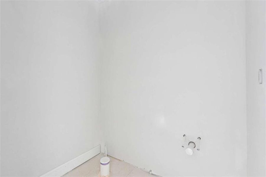 Spacious, unfurnished interior of a new home in Whitestone, Douglasville (Image 23).