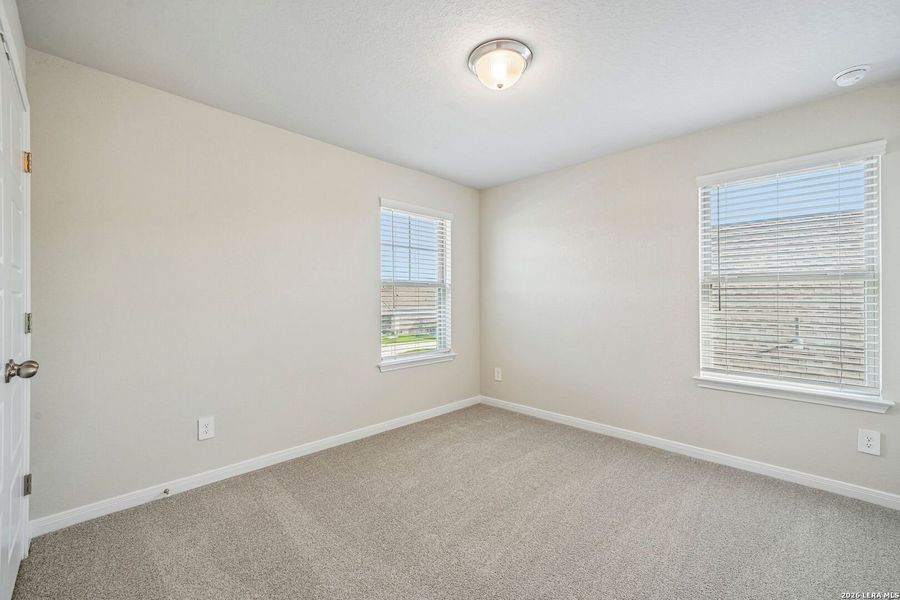 Spacious, unfurnished interior of a new home in Arcadia Ridge - Premier Series, San Antonio (Image 34).