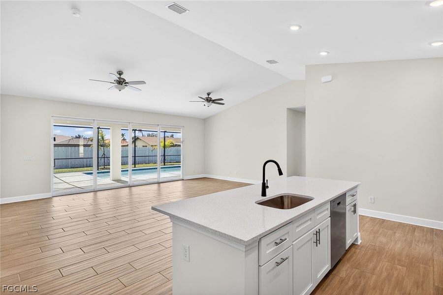 Spacious, unfurnished interior of a new home in Cape Coral, Cape Coral (Image 19).