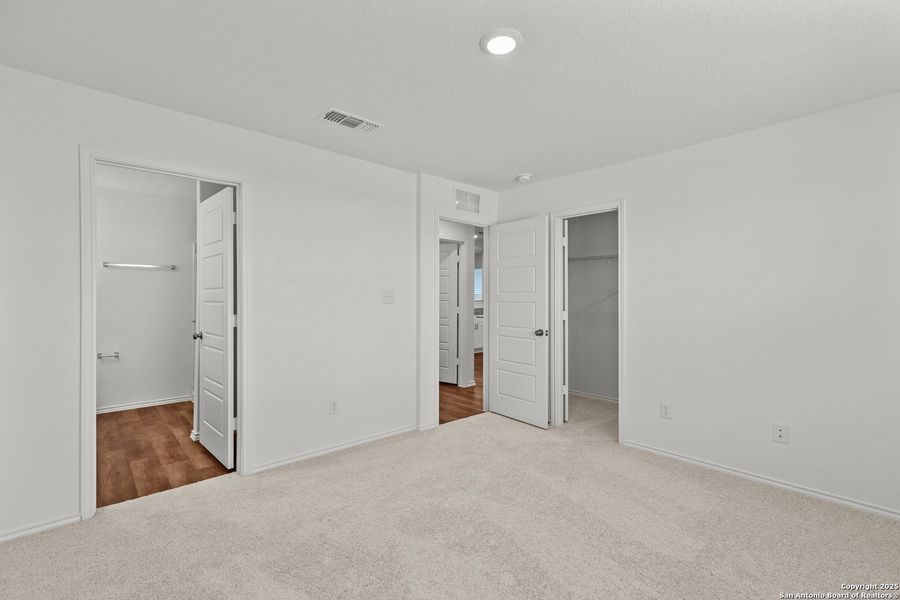 Spacious, unfurnished interior of a new home in Lily Springs, Seguin (Image 21).