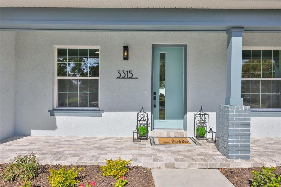 Exterior details and patio area of a home in , Tampa (Image 27).