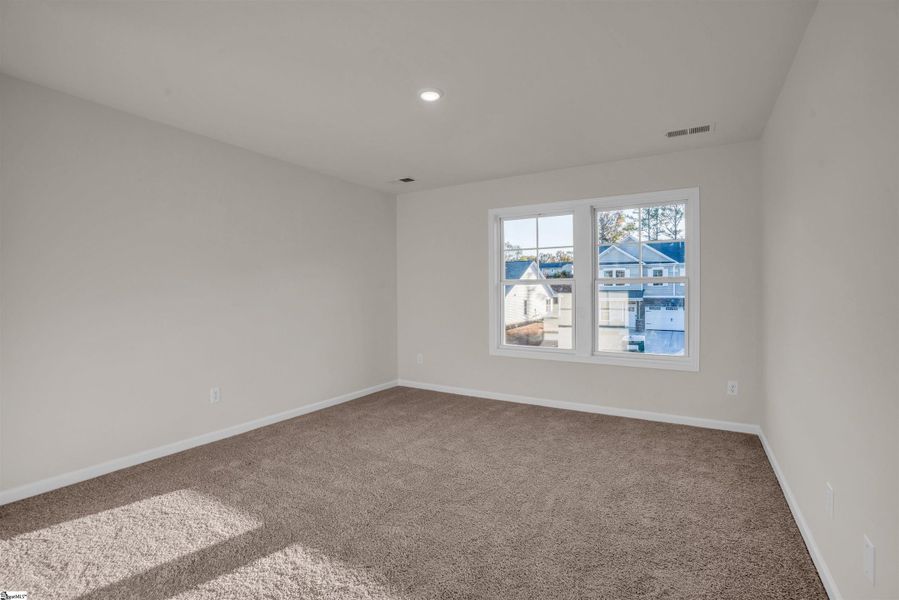 Spacious, unfurnished interior of a new home in Lynbrook, Boiling Springs (Image 26).